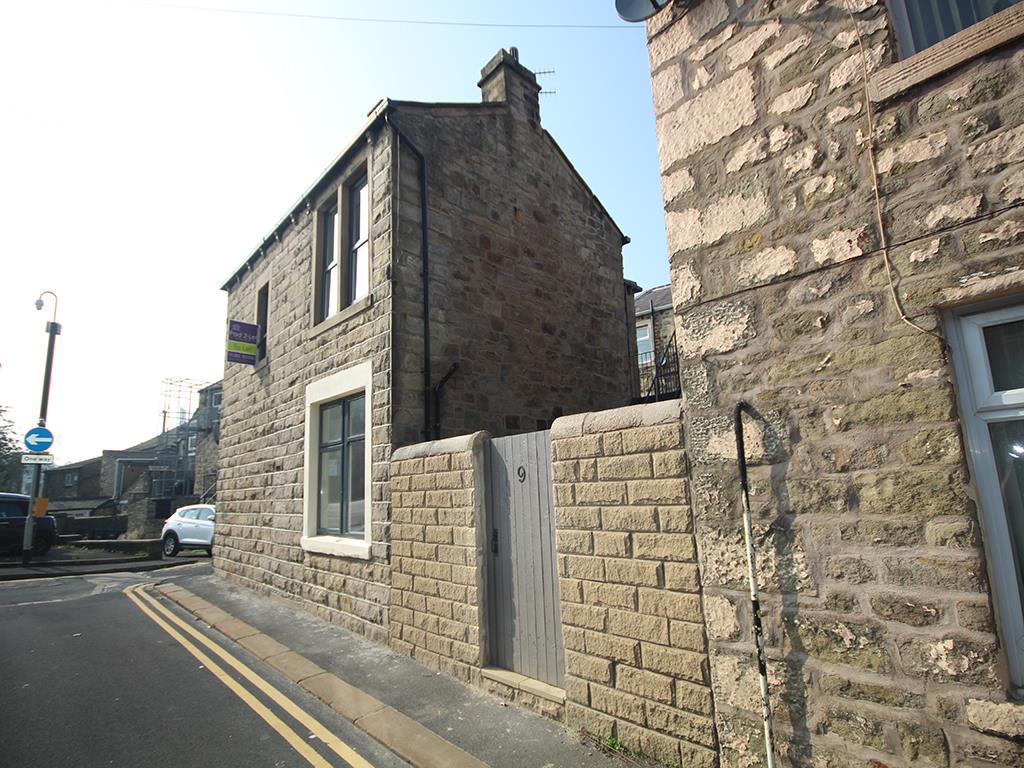 1 bedroom flat To Let in Barnoldswick - 2016-09-15 13.47.43.jpg